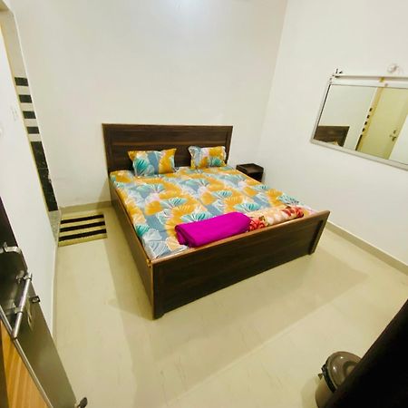 Nirupam Sadan Homestay Вриндавана Экстерьер фото