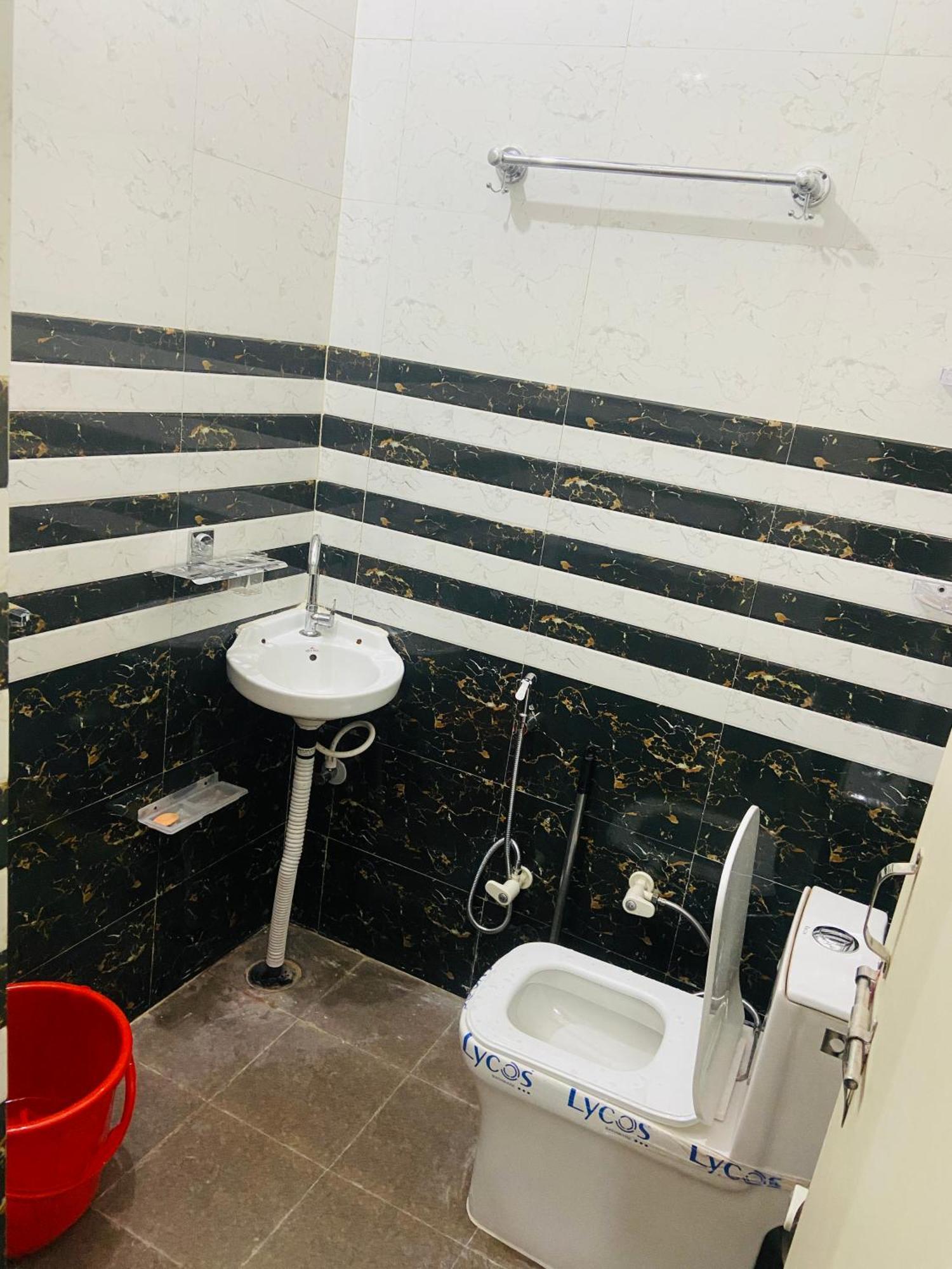 Nirupam Sadan Homestay Вриндавана Экстерьер фото