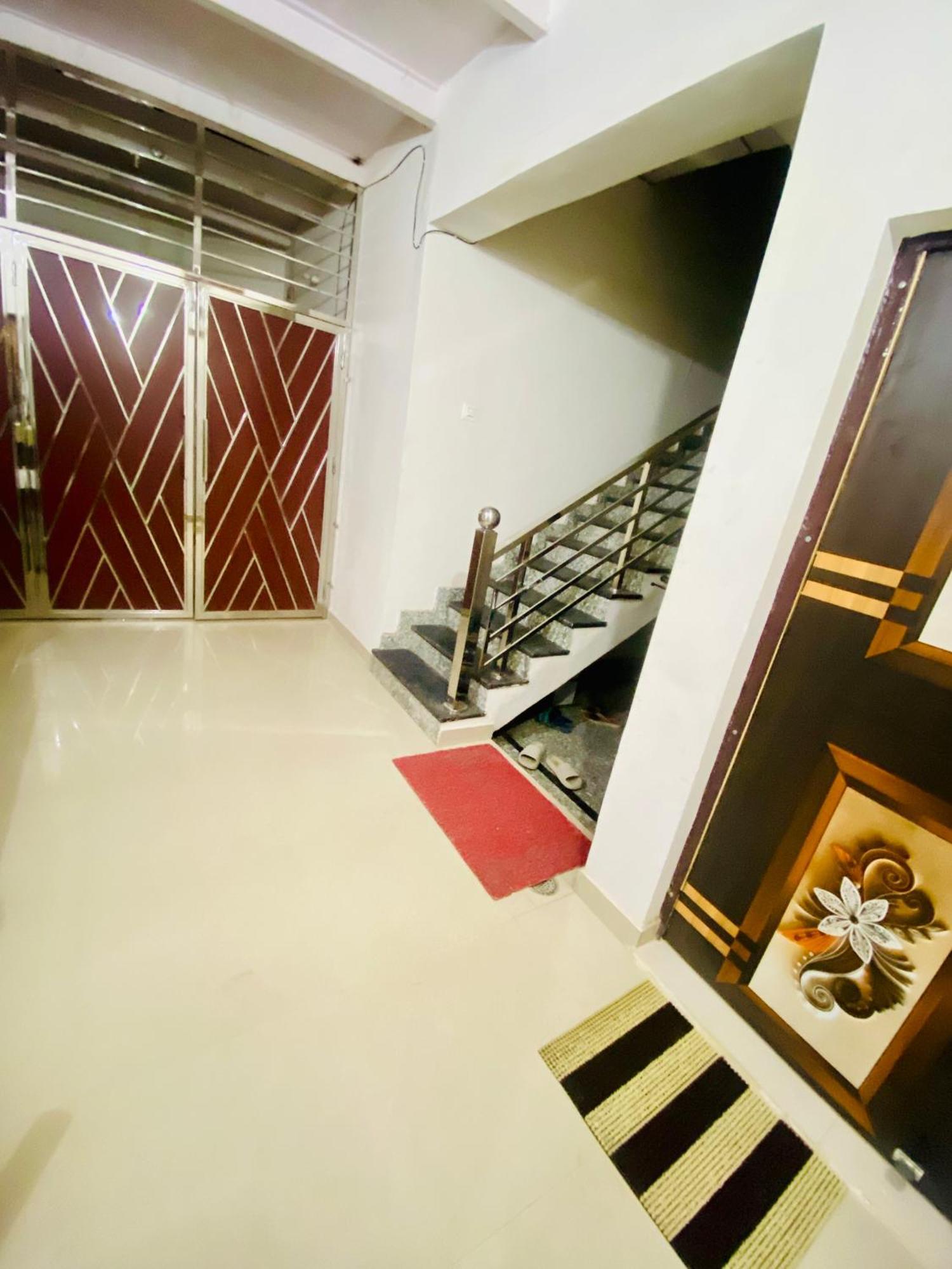 Nirupam Sadan Homestay Вриндавана Экстерьер фото